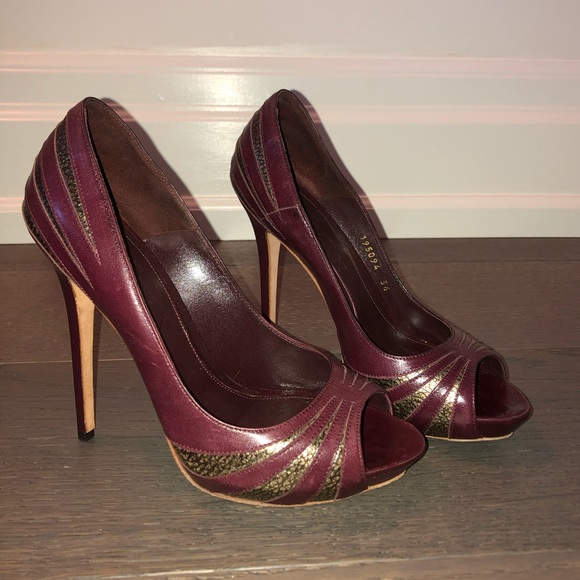Alexander McQueen Tiger Scratch Peep Toe Pumps - Picture 2 of 7